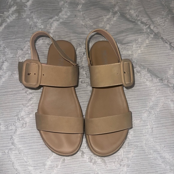 Tan Platform sandals - Picture 3 of 4